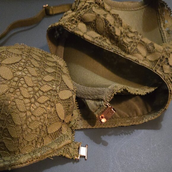 Victoria's Secret & PINK Lace and Animal Print Push-Up Bra (Bundle of 4) - Picture 10 of 12